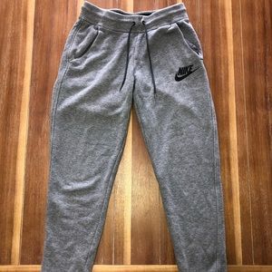 Super cute Nike sweatpants/joggers!